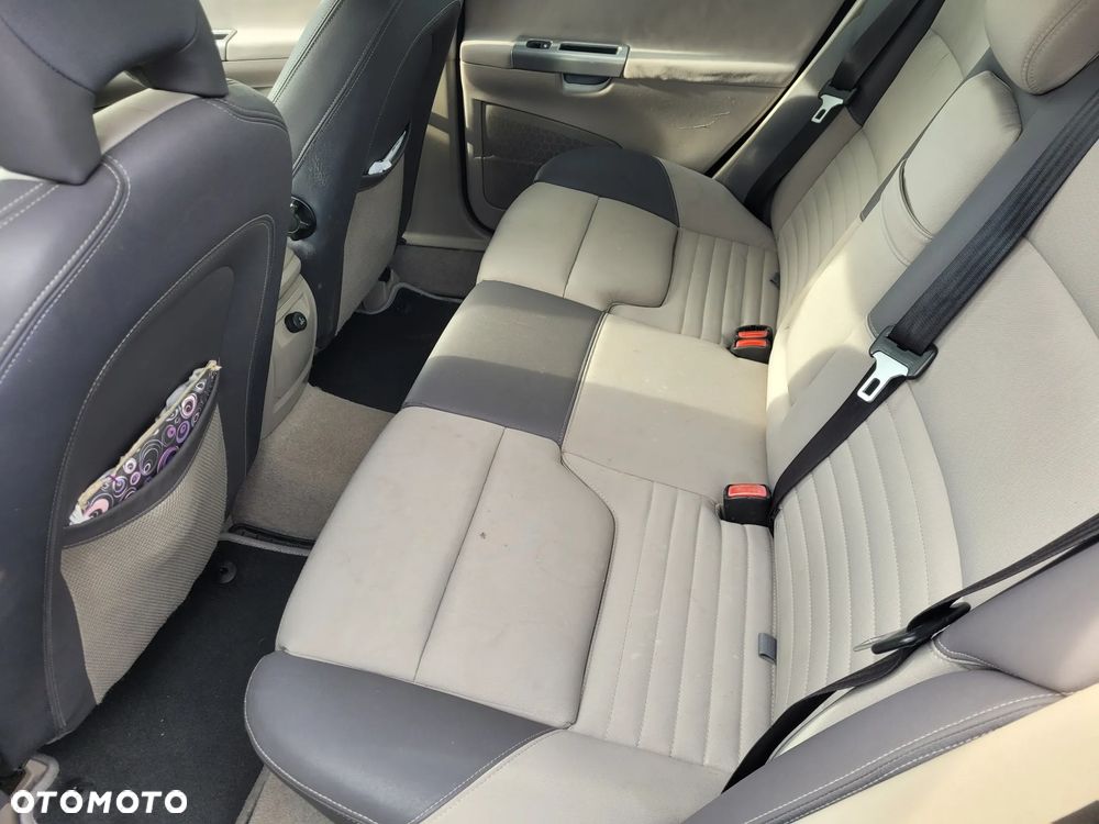 Volvo V50 2.0D - 13