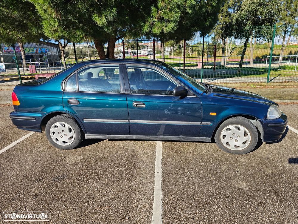 Honda Civic 1.5i LS - 2