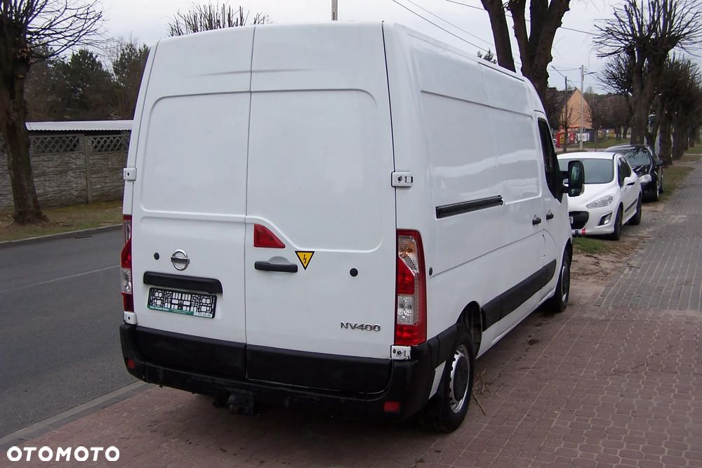 Nissan nv 400 - 4