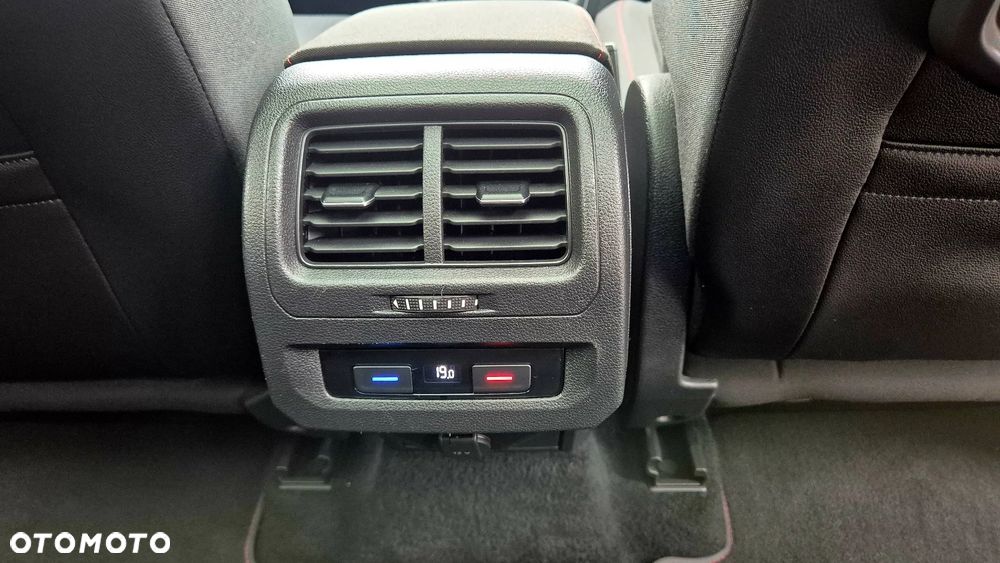 Volkswagen Touran 2.0 TDI SCR (BlueMotion Technology) SOUND - 31