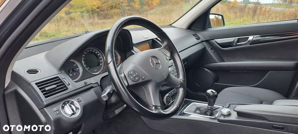 Mercedes-Benz Klasa C 180 CGI BlueEff Classic - 10