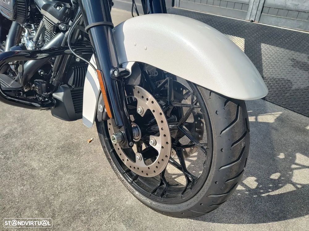 Harley-Davidson Road King Special - 16