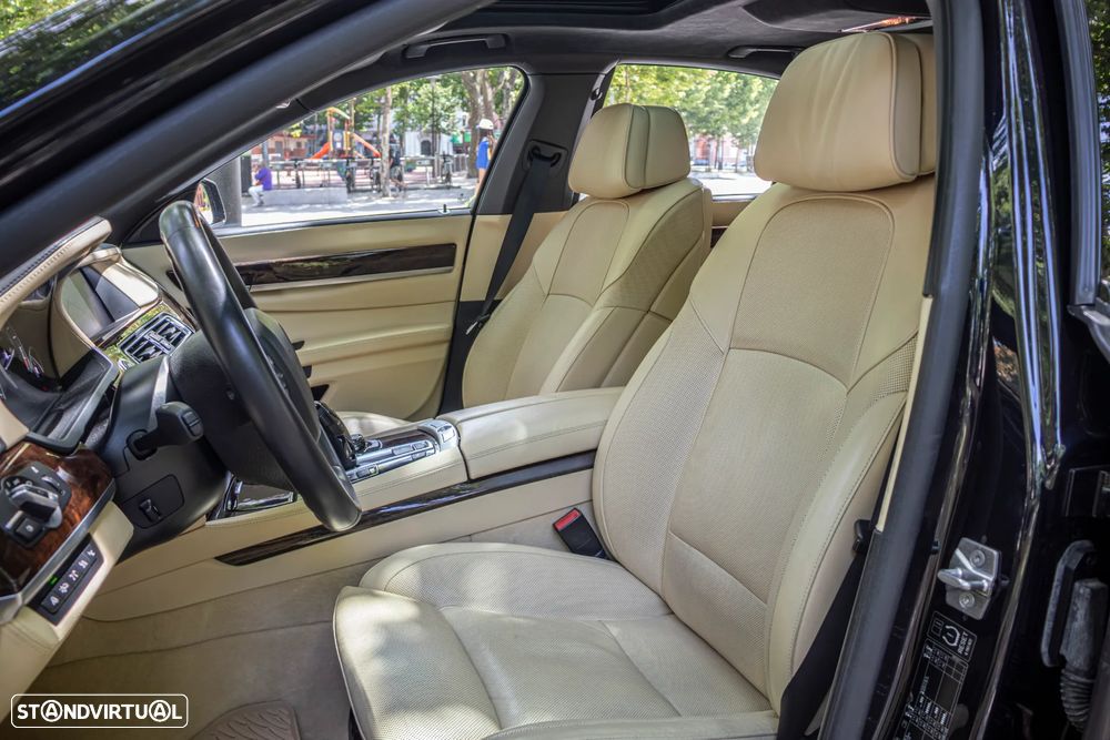 BMW 760 i - 8