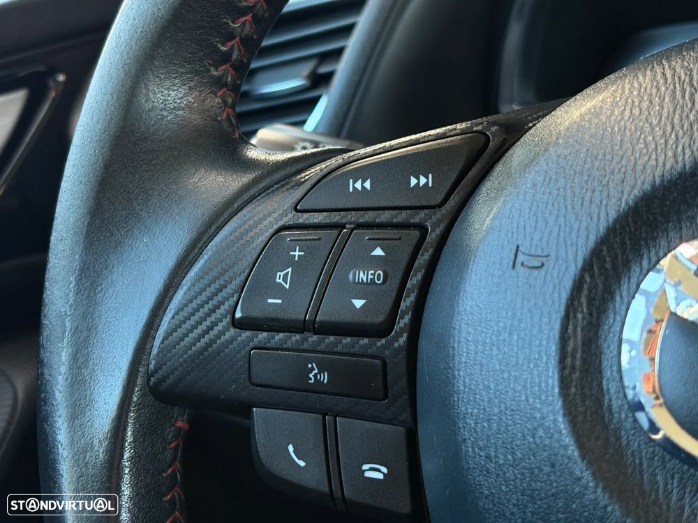 Mazda 3 Hatchback 1.5 Sky-D Evolve HS - 14