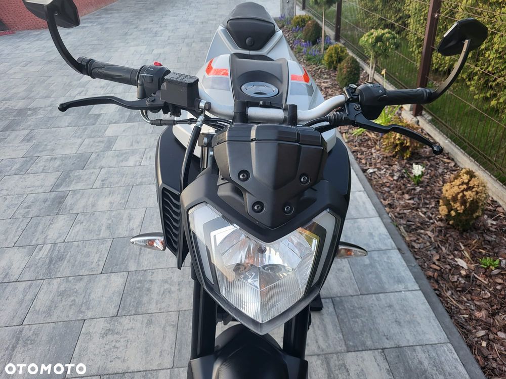 Yamaha MT - 12