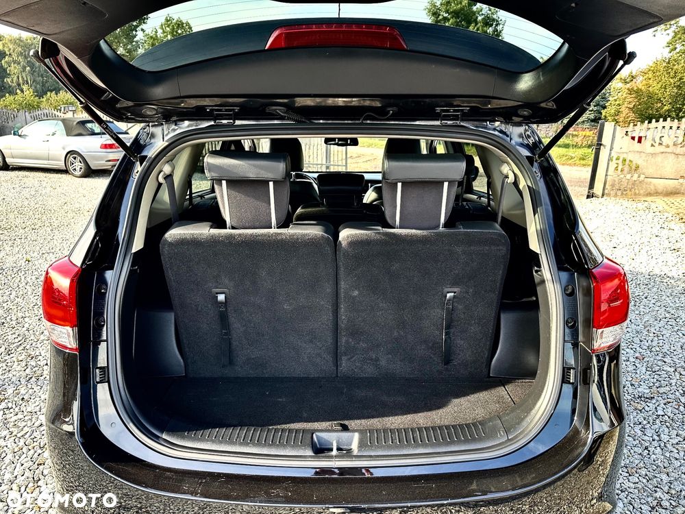 Kia Carens - 9