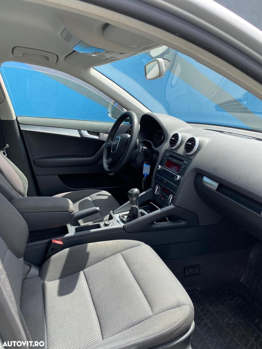 Audi A3 1.6 TDI Sportback Ambiente - 8