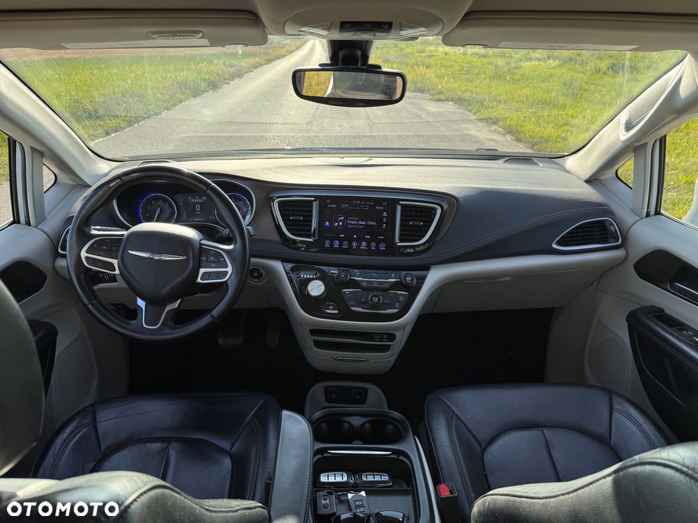 Chrysler Pacifica - 14