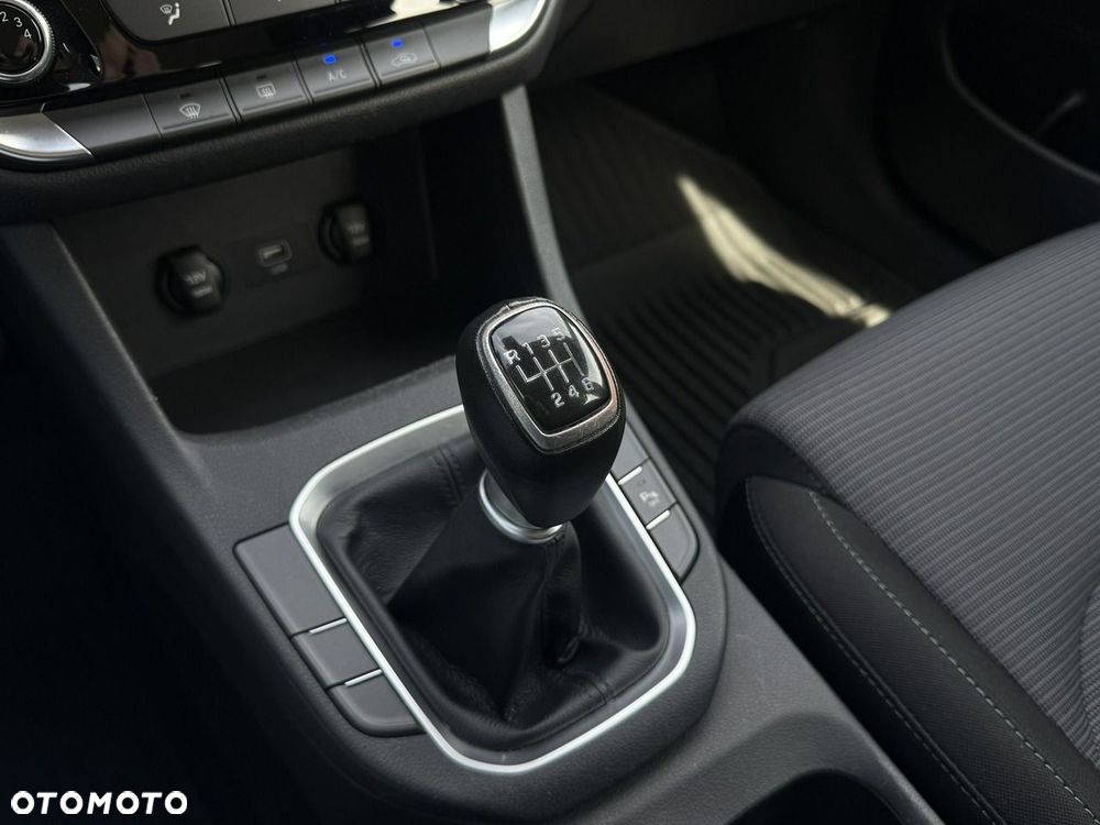 Hyundai i30 1.5 DPI Classic + - 26