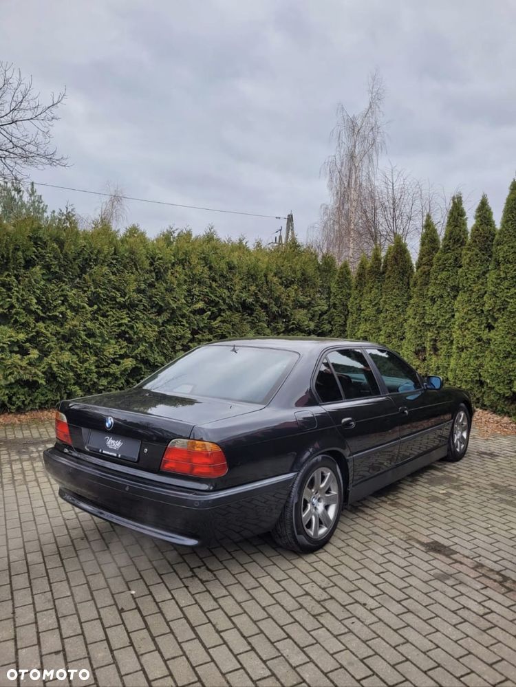 BMW Seria 7 740i - 4