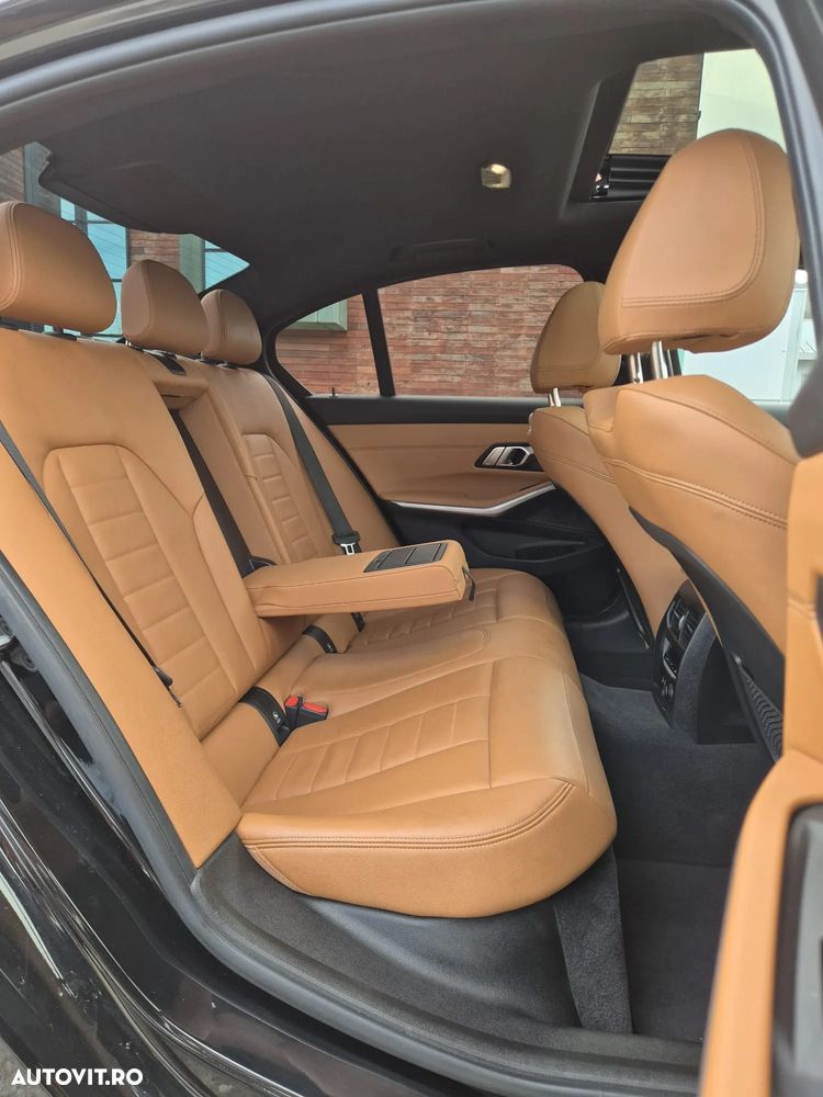 BMW Seria 3 330i Aut. Sport Line - 7