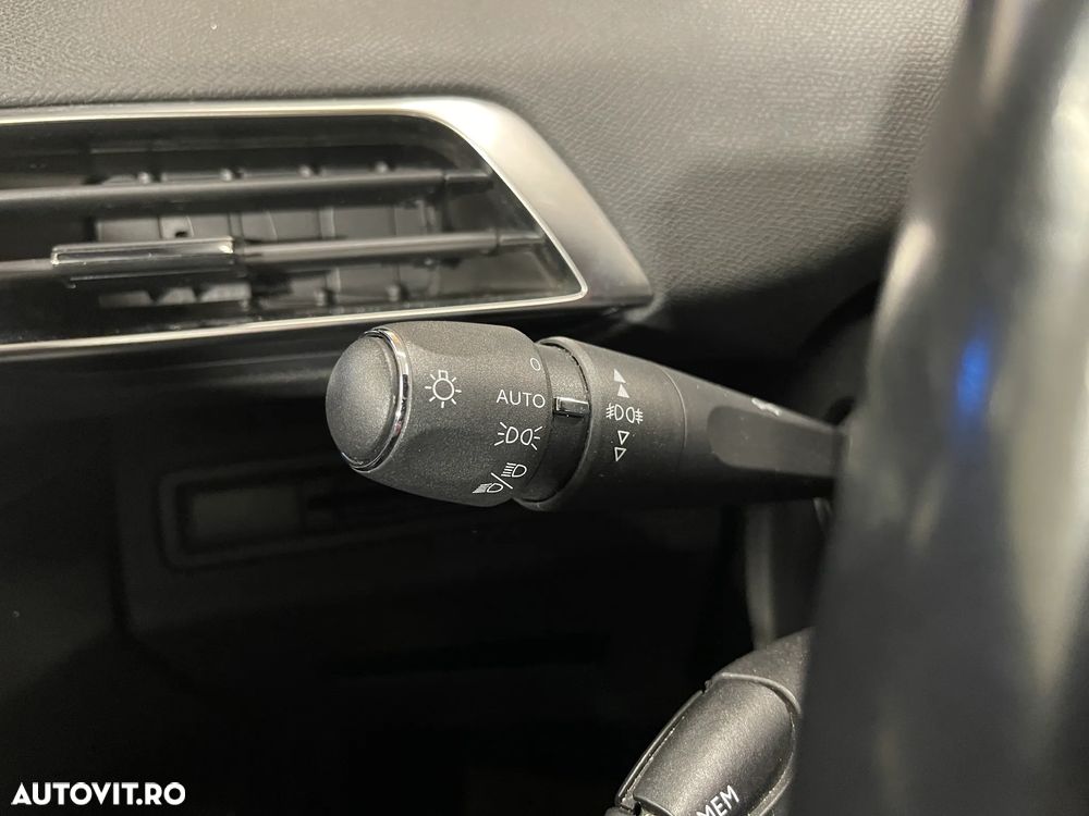 Peugeot 5008 1.2 Puretech Turbo s&s GT-Line - 29