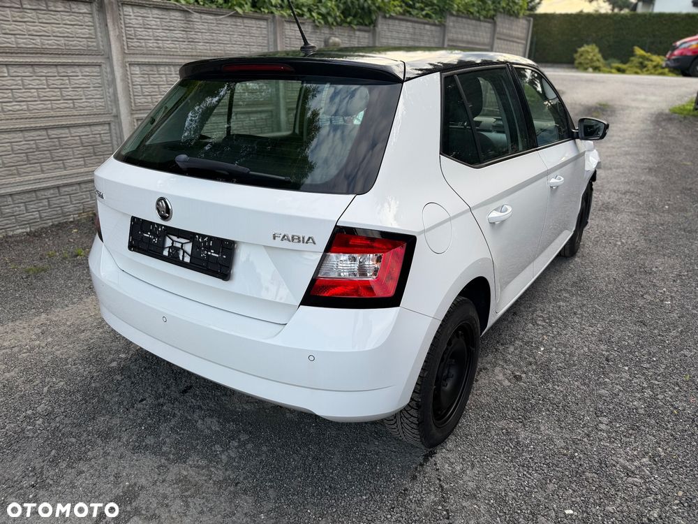 Skoda Fabia 1.0 TSI Style Color - 18