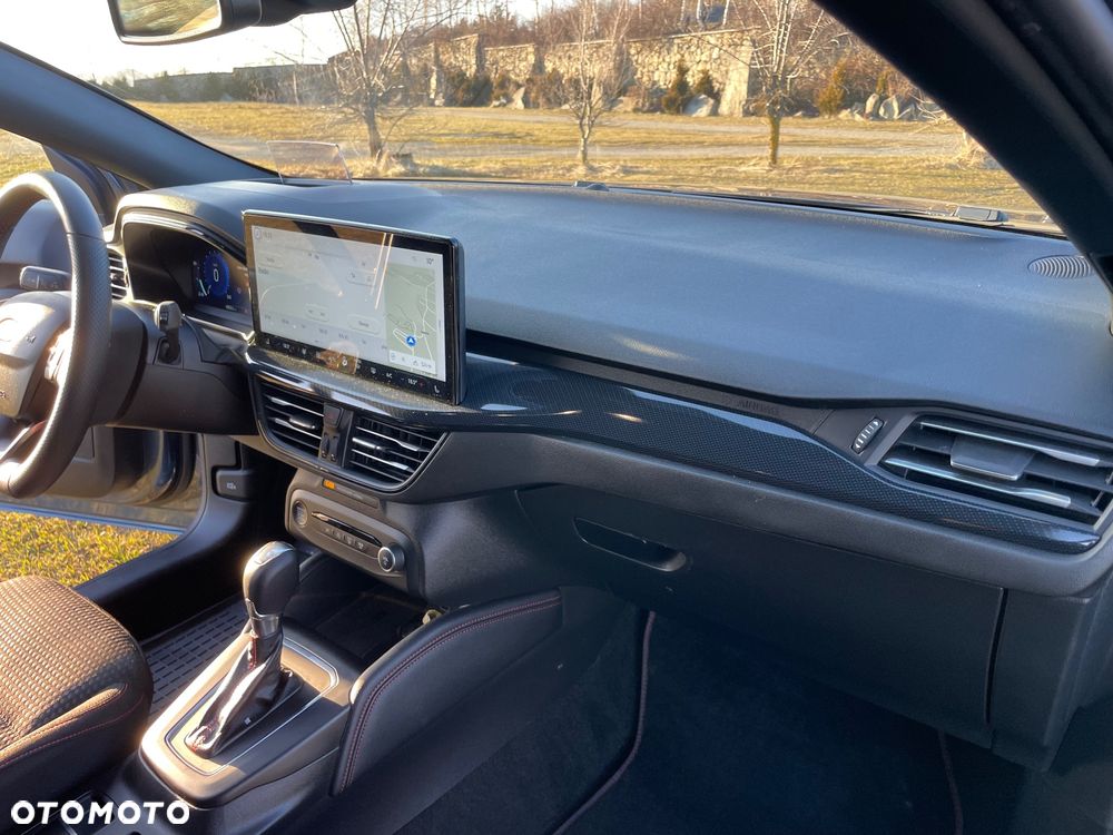 Ford Focus 1.0 EcoBoost Hybrid ST-LINE X - 12
