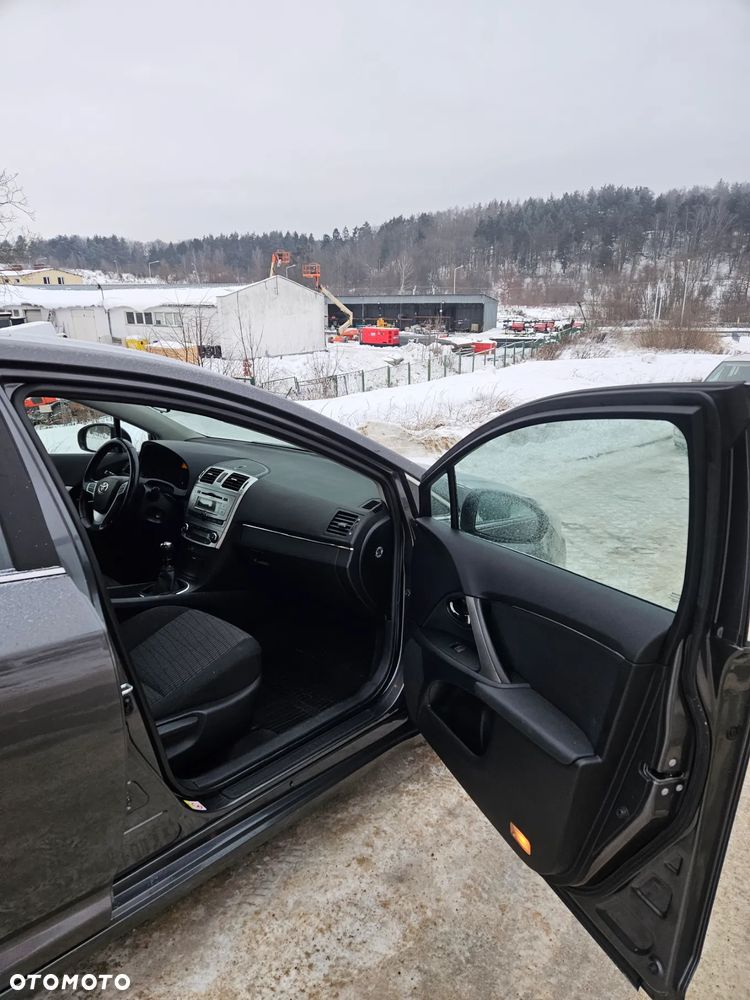 Toyota Avensis 1.8 Active - 10