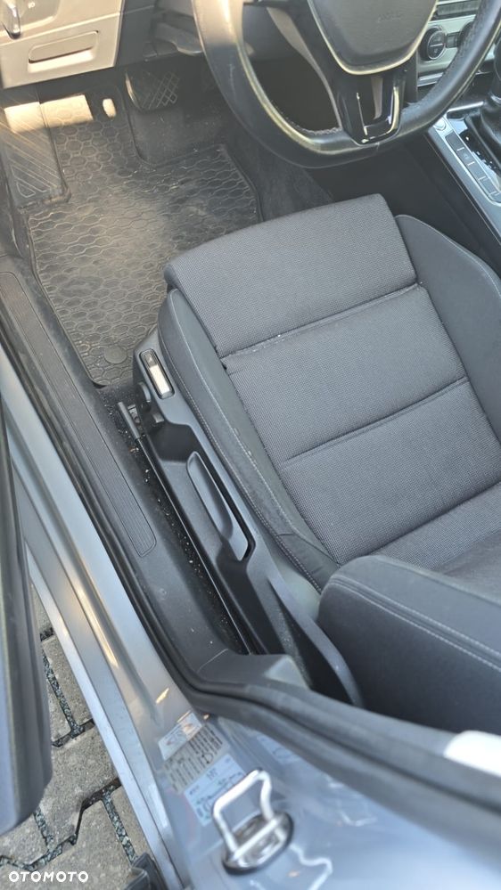 Volkswagen Passat 2.0 TDI SCR DSG Business - 13