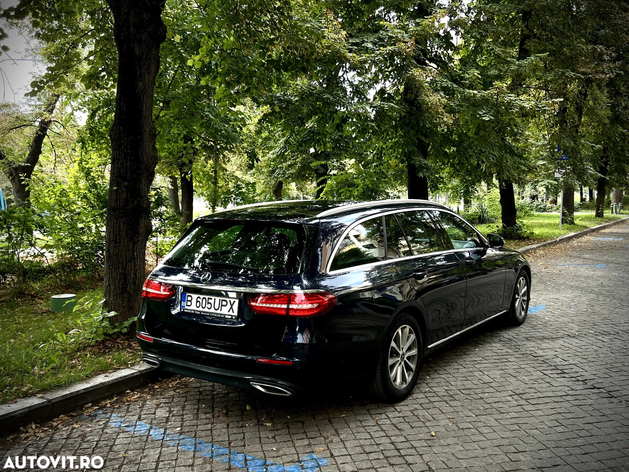 Mercedes-Benz E 220 d T 9G-TRONIC Avantgarde - 3