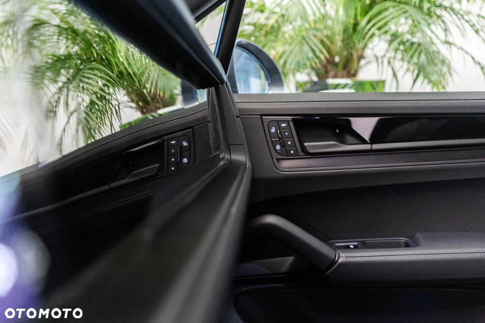 Porsche Cayenne E-Hybrid PHEV Black Edition - 30