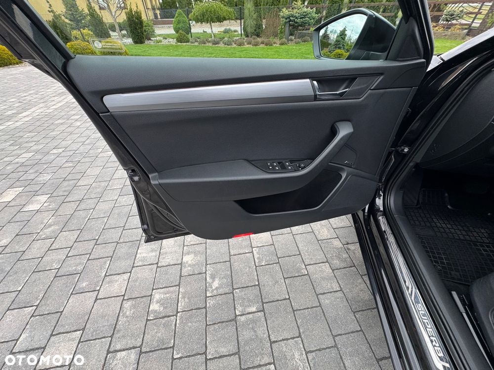 Skoda Superb 2.0 TDI SCR Style DSG - 22