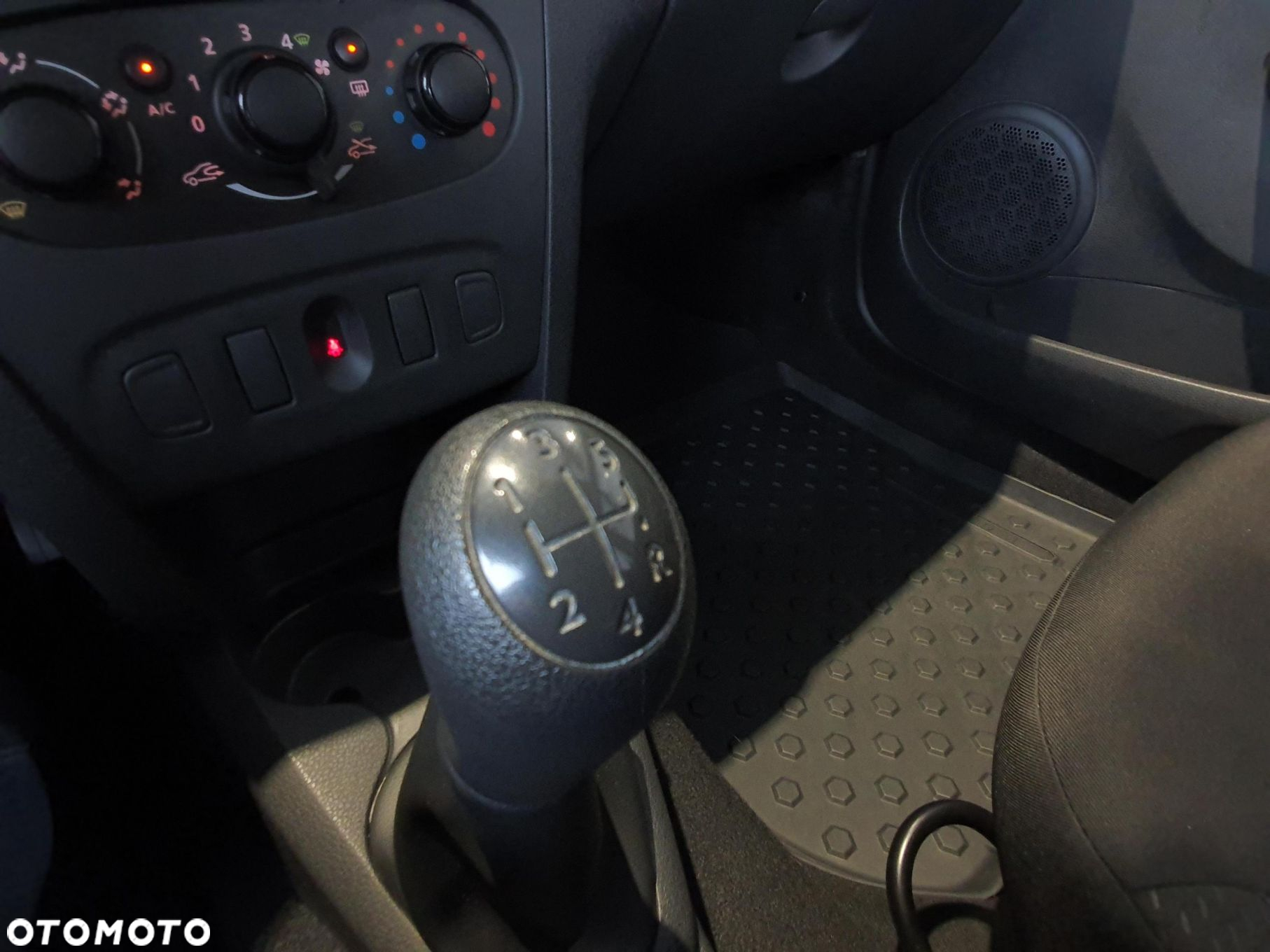 Dacia Logan 1.0 SCe Open - 13