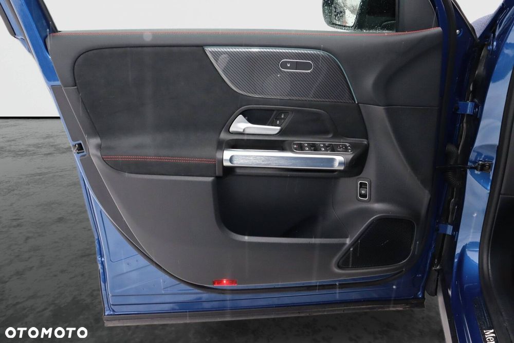 Mercedes-Benz GLB 200 AMG Line 7G-DCT - 7