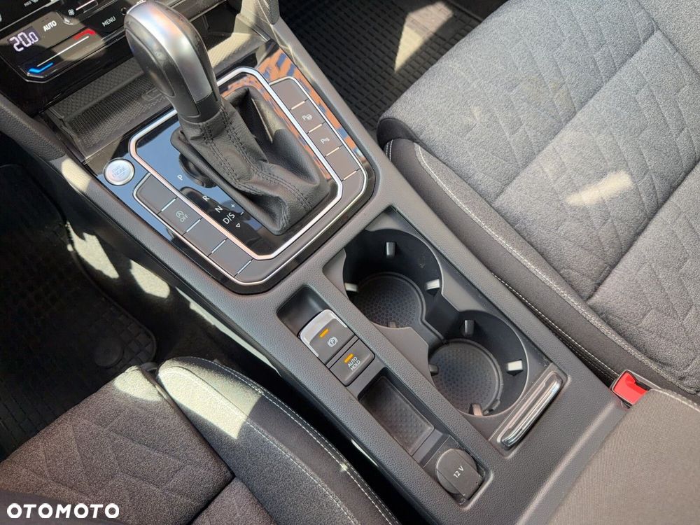 Volkswagen Passat - 20