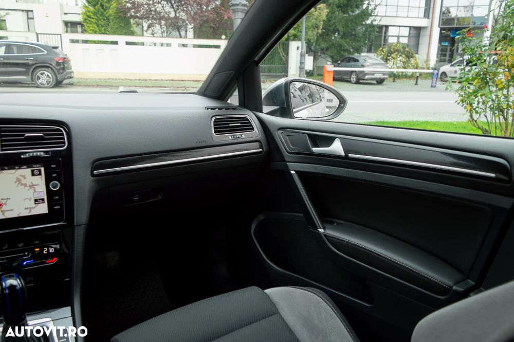 Volkswagen Golf - 11