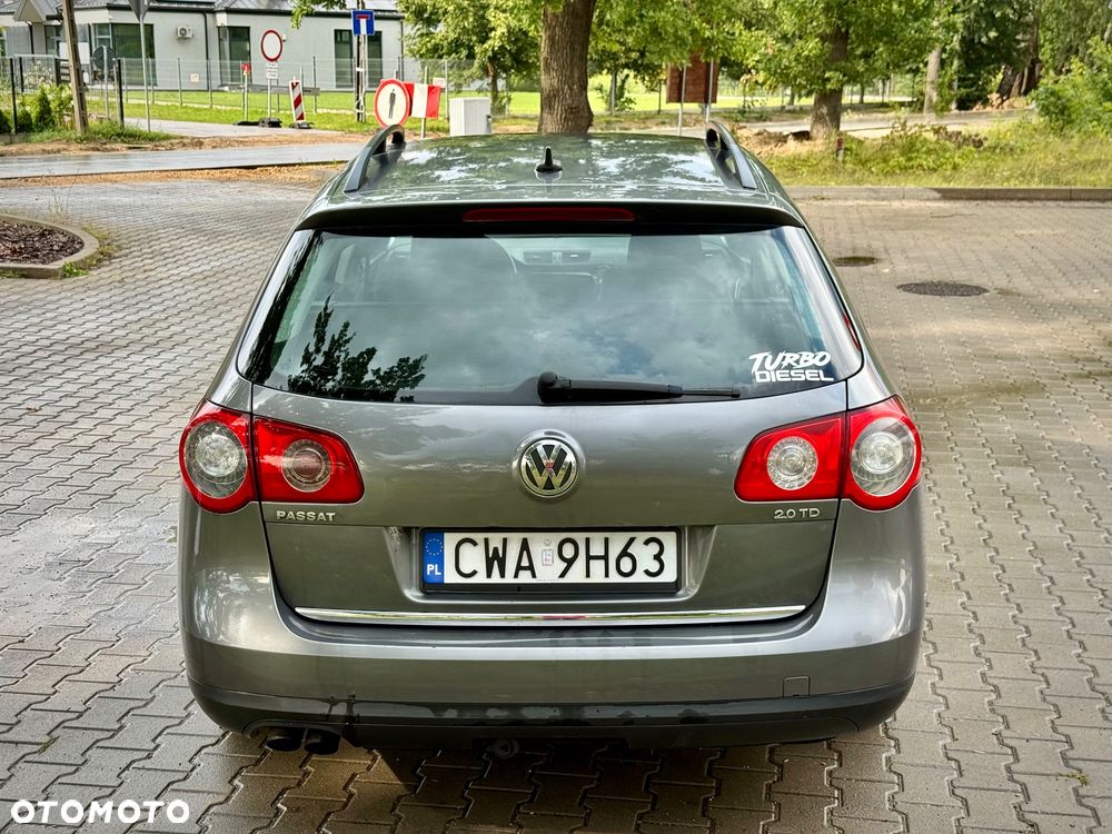 Volkswagen Passat 2.0 TDI Comfortline - 8