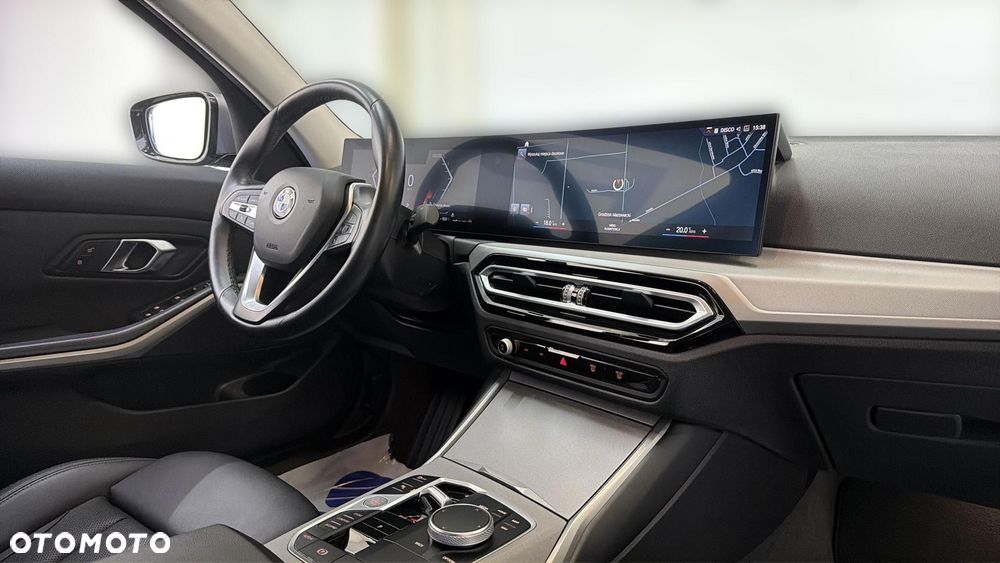BMW Seria 3 318d mHEV - 34