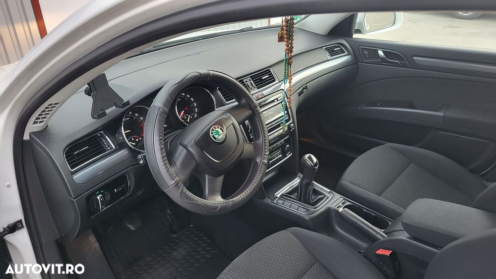 Skoda Superb 2.0 TDI FAMILY - 12