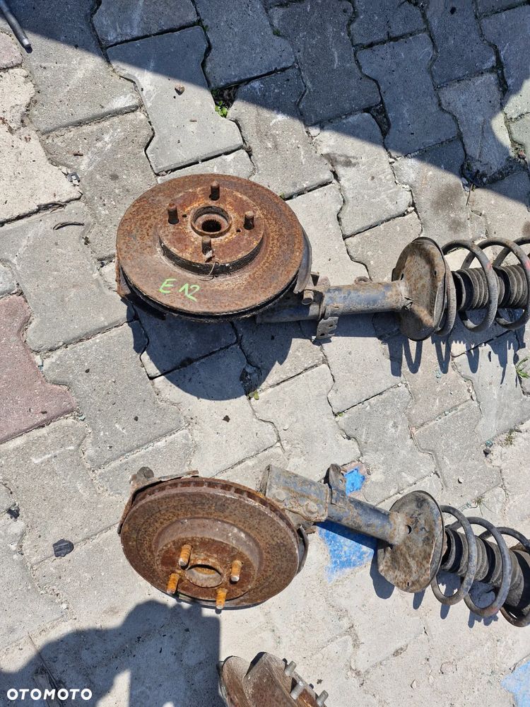 Zwrotnica prawa lewa przód TOYOTA COROLLA E12 - 3