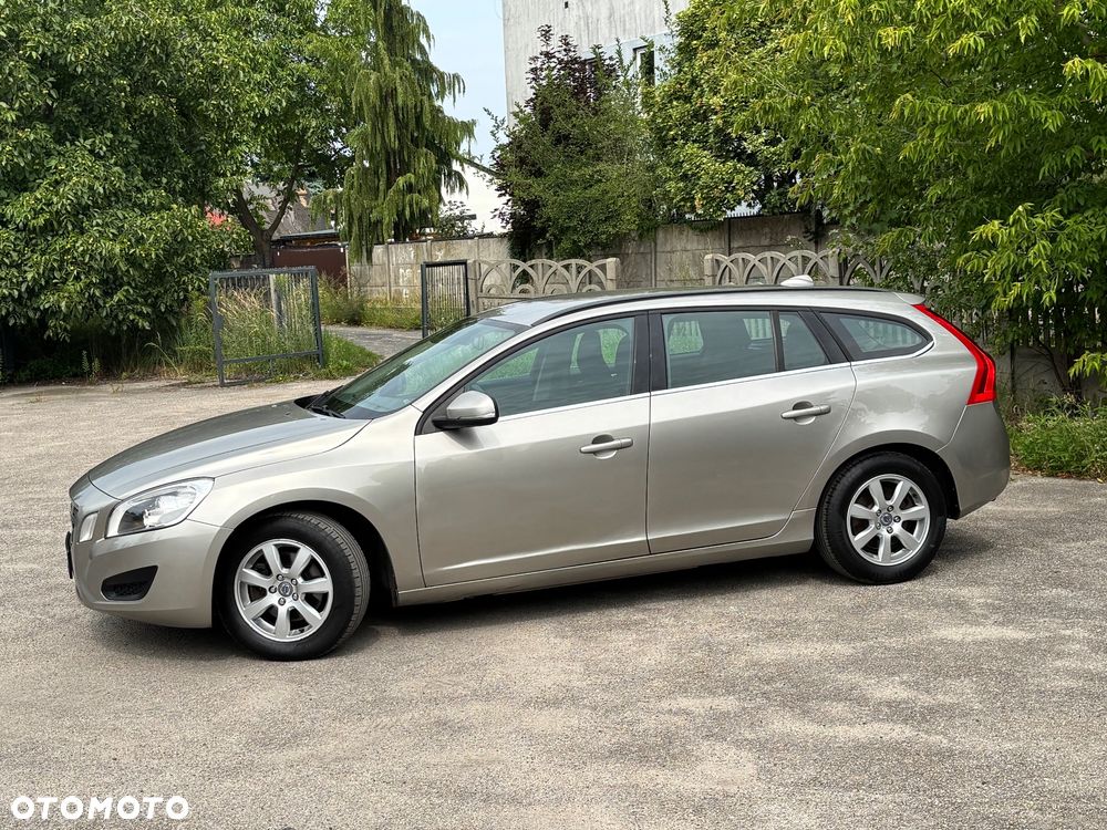 Volvo V60 D3 Momentum - 4