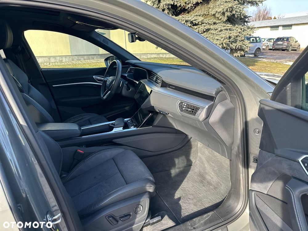 Audi Q8 Sportback e-tron - 15