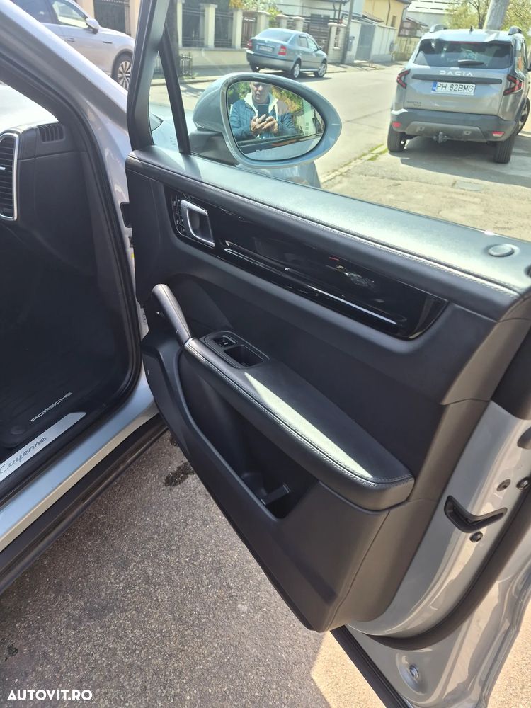 Porsche Cayenne - 22