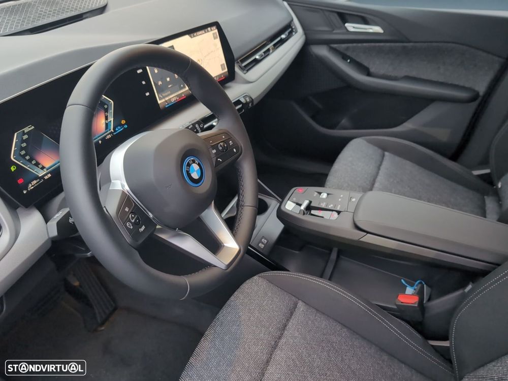 BMW 225xe Active Tourer - 11