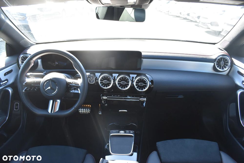 Mercedes-Benz CLA 200 7G-DCT - 19