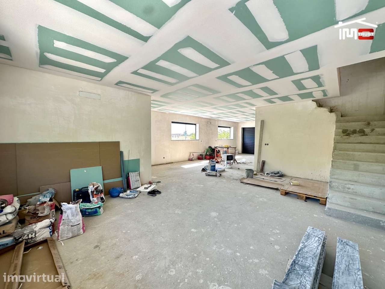 Incrível Moradia T3, Coz. Equipada, Cave, Piscina com 279m2 de área... - Grande imagem: 4/32