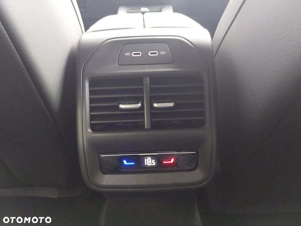 Volkswagen Passat Variant 2.0 TSI Business Plus DSG - 28