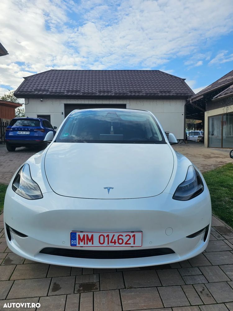 Tesla Model Y Performance Dual Motor AWD - 35