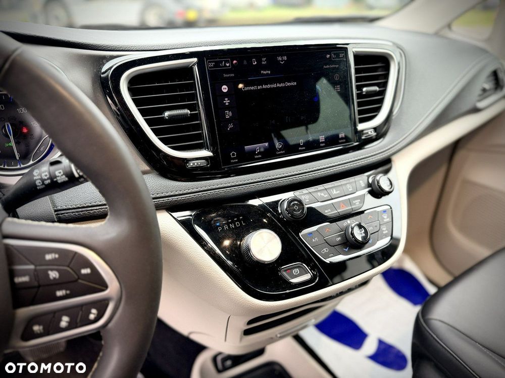 Chrysler Pacifica - 22