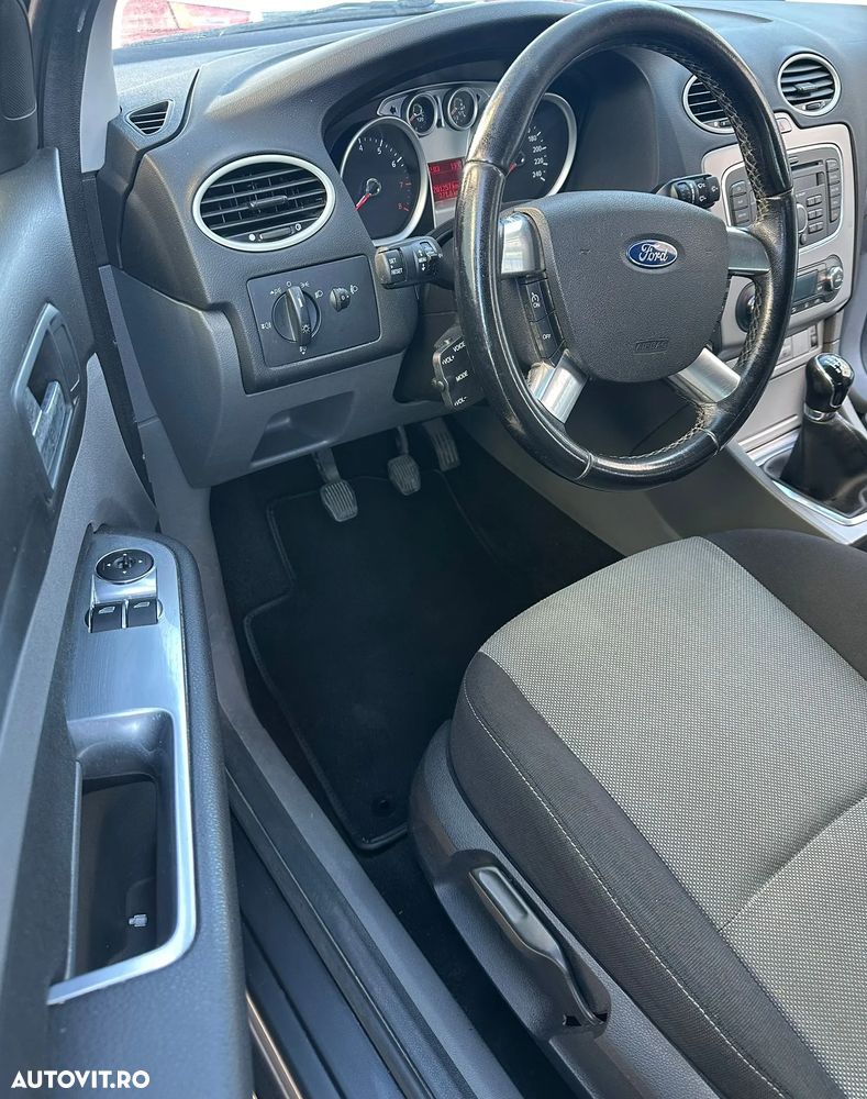 Ford Focus 1.6i Trend Champions League - 8