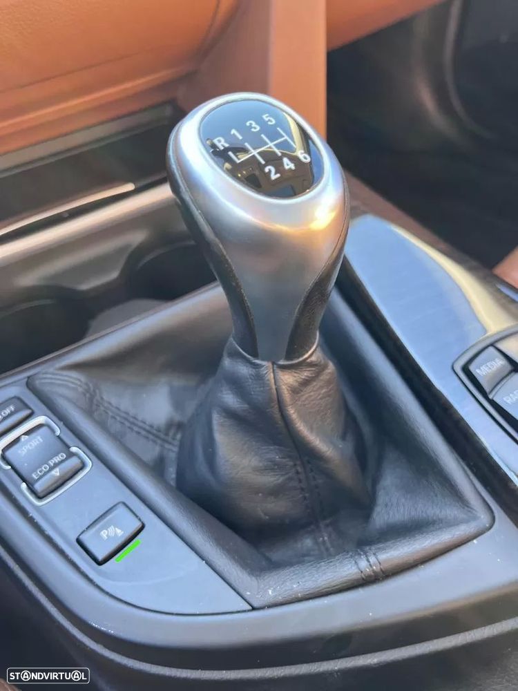 BMW 318 d Touring Luxury Line - 30