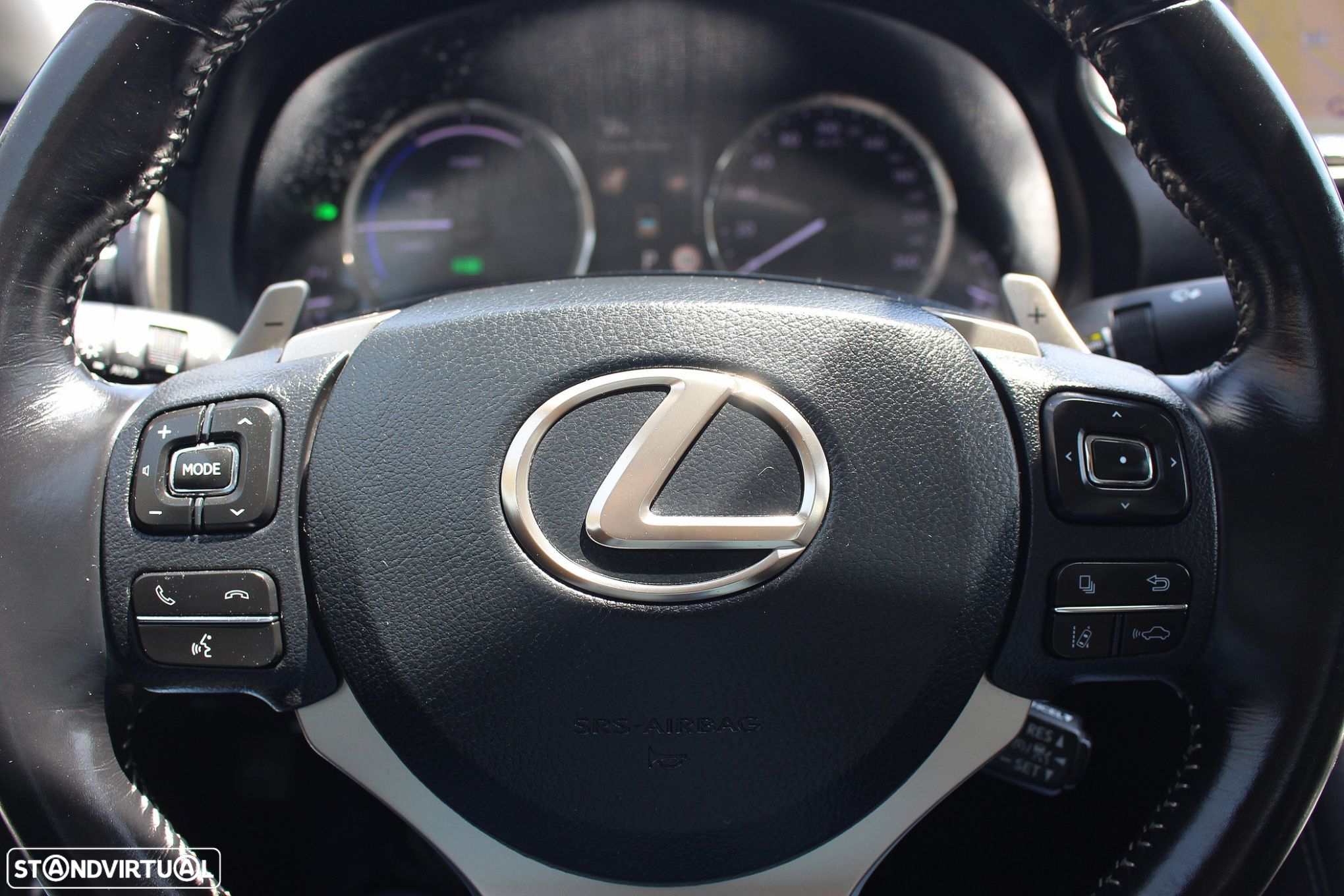 Lexus IS 300H Luxury - 28