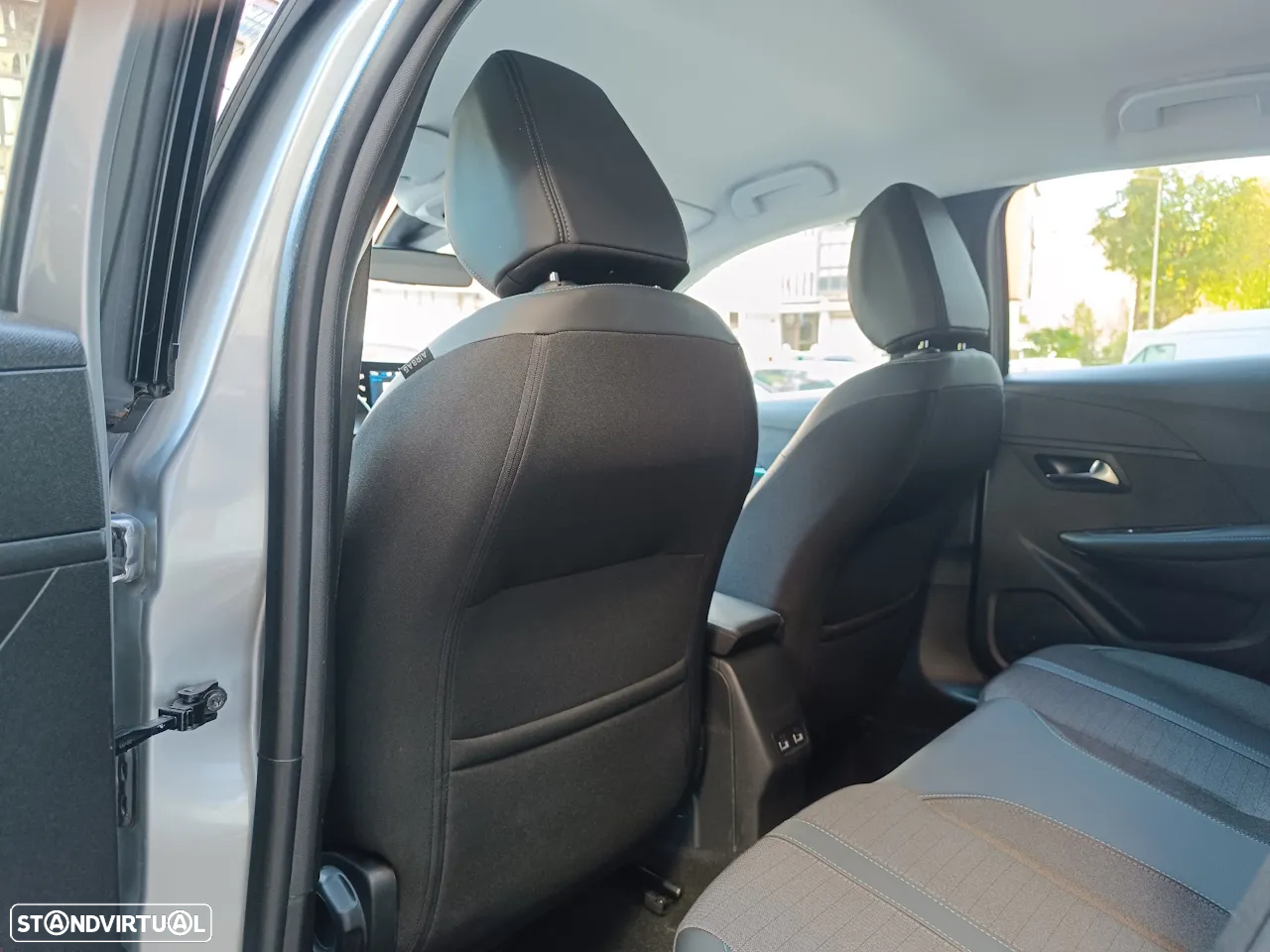 Peugeot 208 PureTech 100 EAT8 Allure - 14