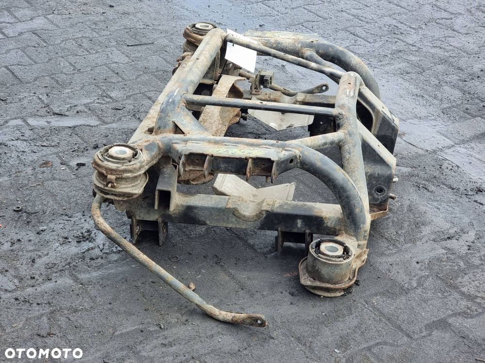 BELKA / SANKI TYŁ MASERATI GRANTURISMO S - 4