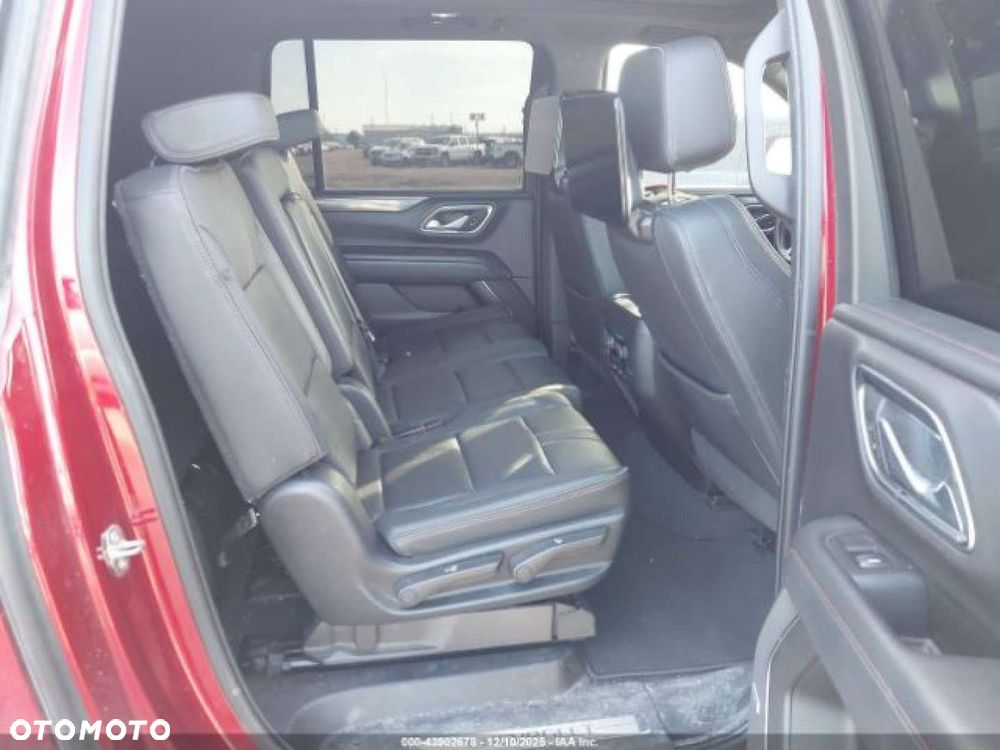 Chevrolet Suburban - 10