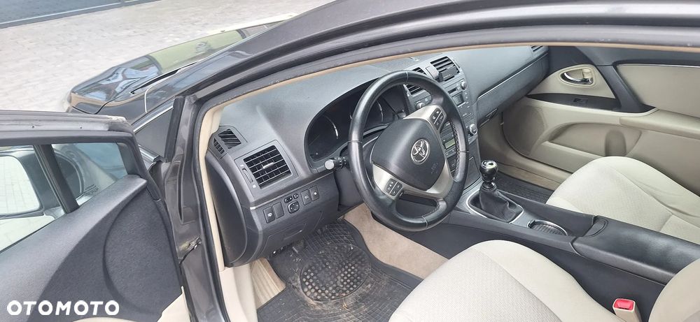 Toyota Avensis 2.2 D-4D 2010 - 15