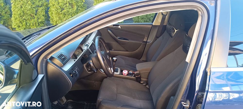 Volkswagen Passat 2.0TDI Comfortline DPF Bluemotion Technology - 6