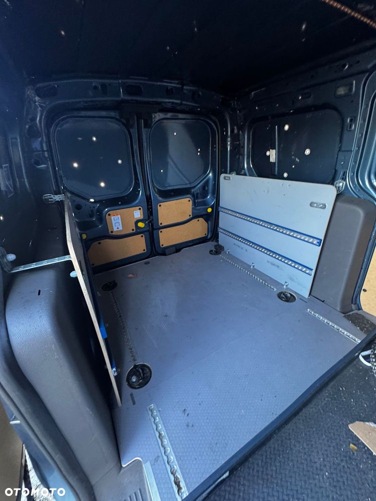Ford Transit Connect - 13
