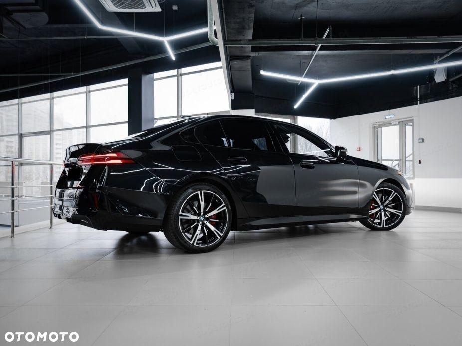 BMW Seria 5 520d xDrive mHEV M Sport - 3